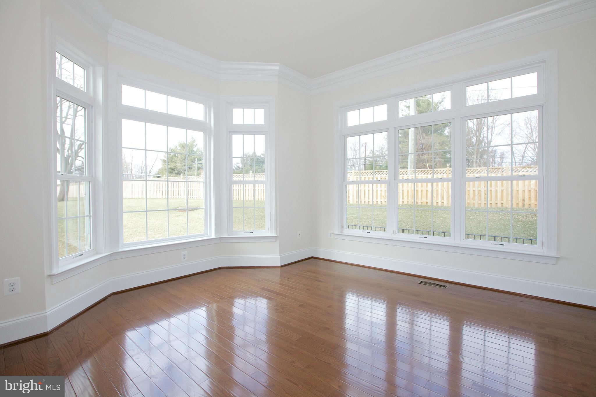 10002 Courthouse Road Vienna, VA 22181 - Photo 10 of 27 Living Room