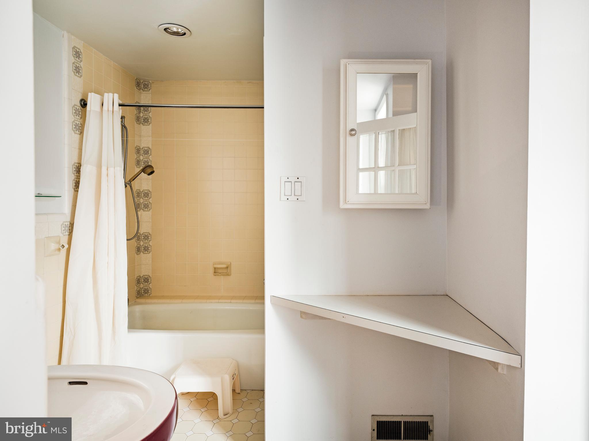 223 Carpenter Street Philadelphia, PA 19147 - Photo 25 of 42 a bathroom with a shower and a toilet