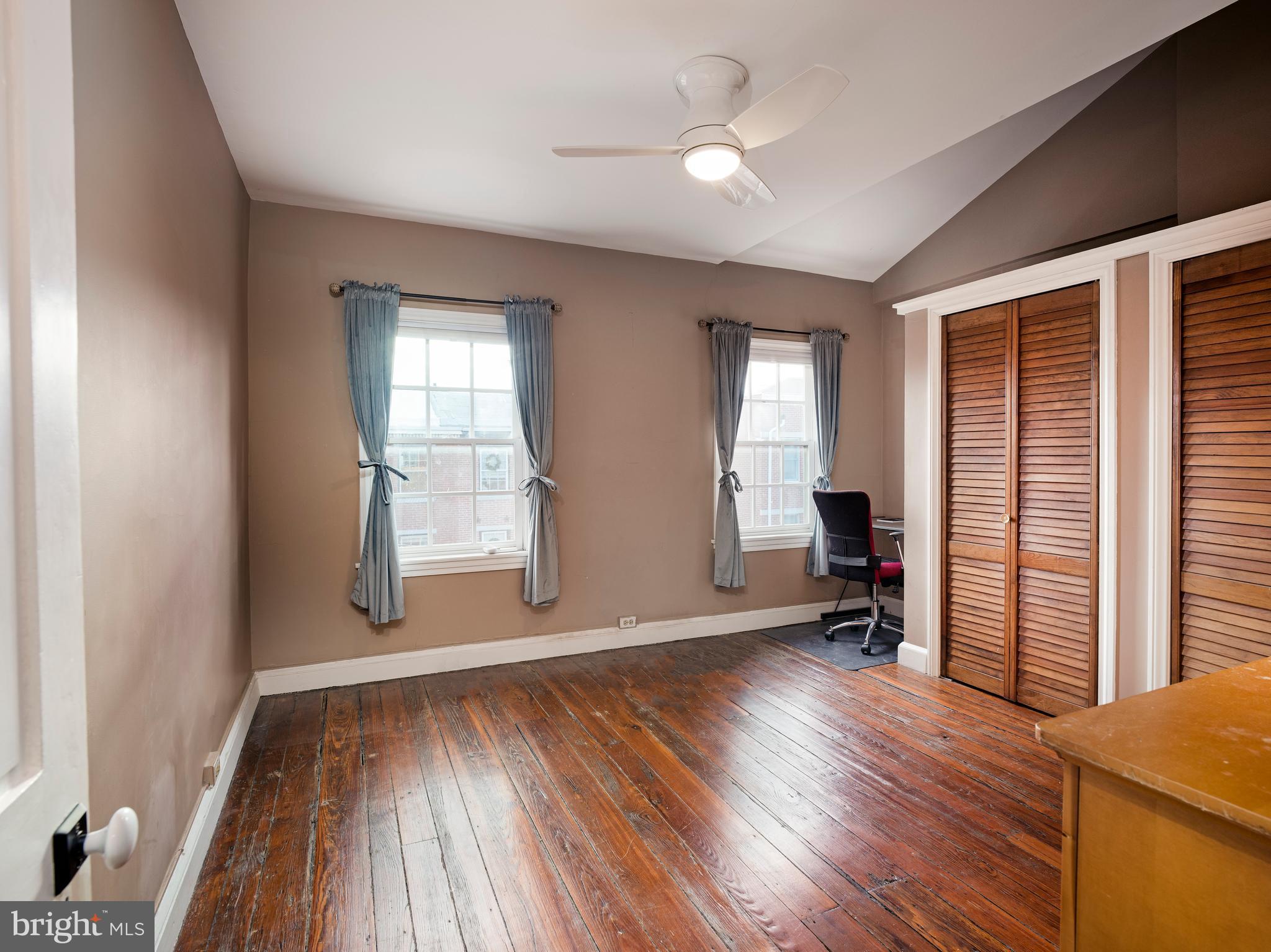 223 Carpenter Street Philadelphia, PA 19147 - Photo 38 of 42 an empty room with wooden floor and a window