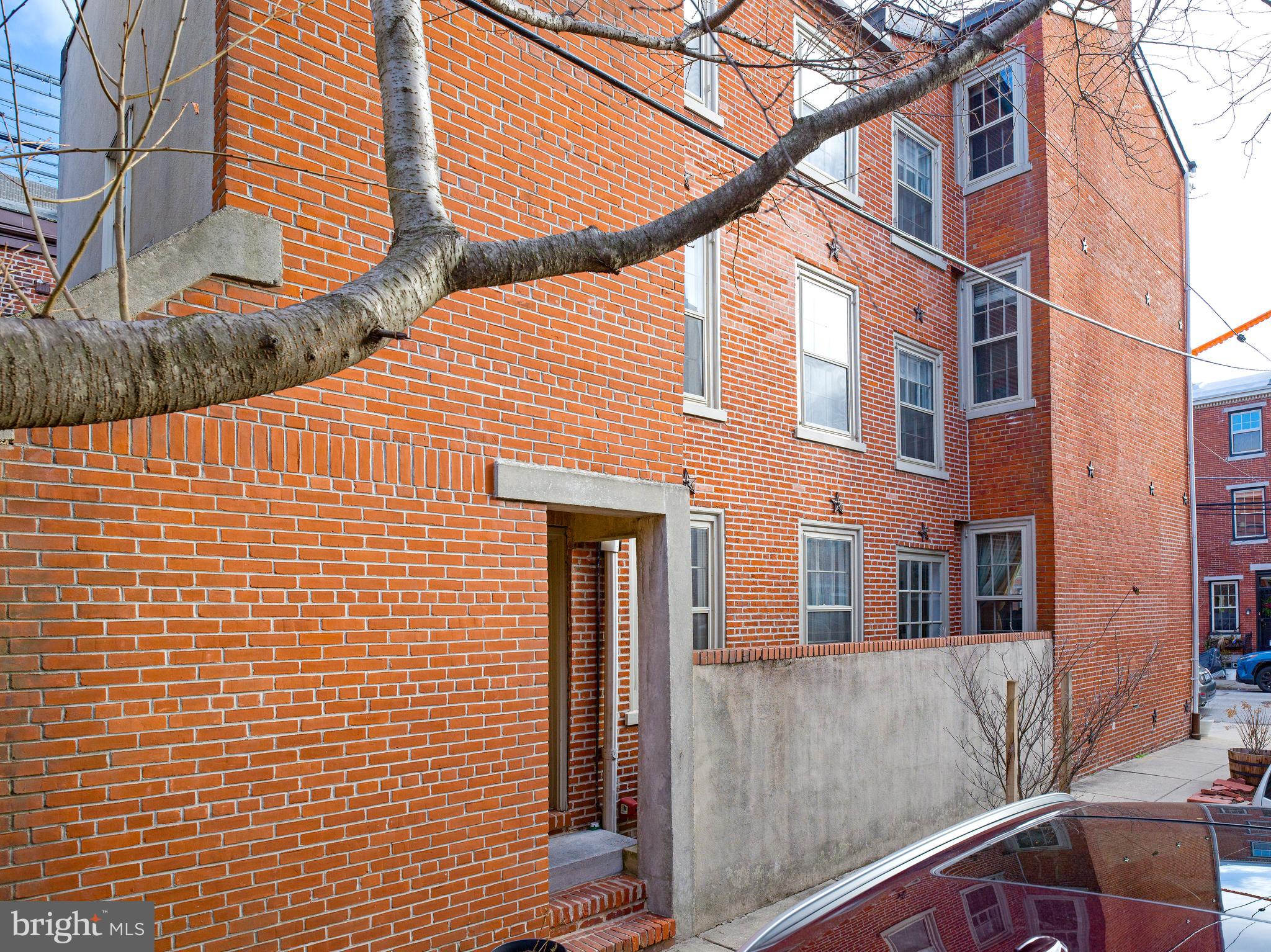223 Carpenter Street Philadelphia, PA 19147 - Photo 7 of 42 a front view of a building