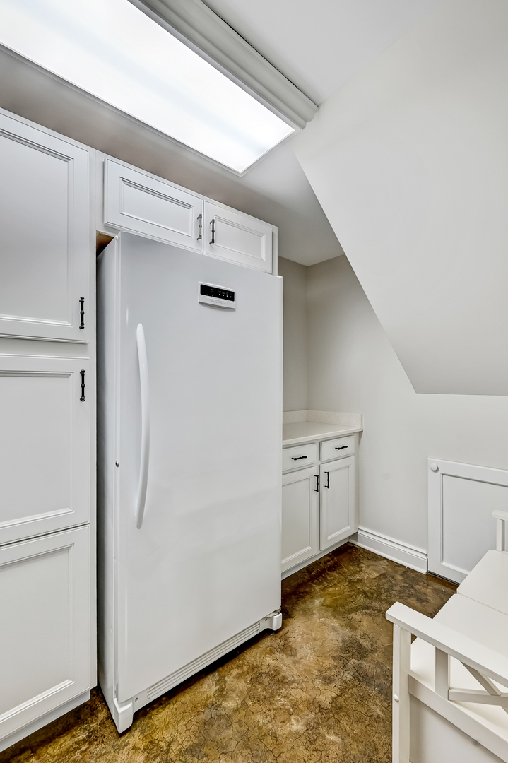 2-s719 Williamsburg Court Oak Brook, IL 60523 - Photo 40 of 48 a view of a storage & utility room