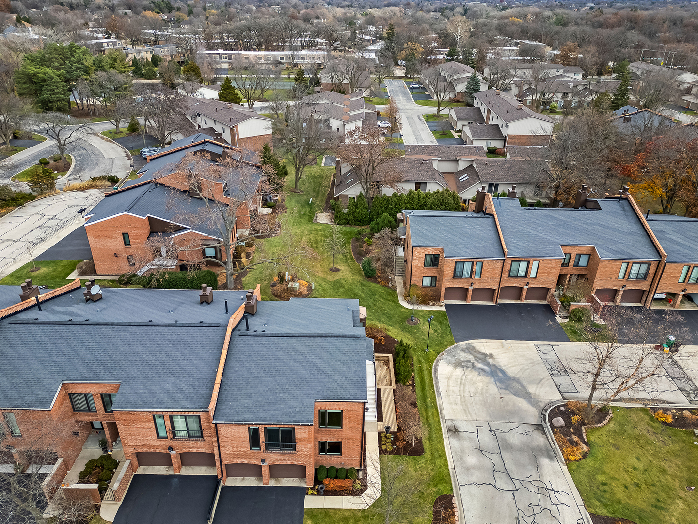 2-s719 Williamsburg Court Oak Brook, IL 60523 - Photo 44 of 48 an aerial view of residential houses with outdoor space and parking