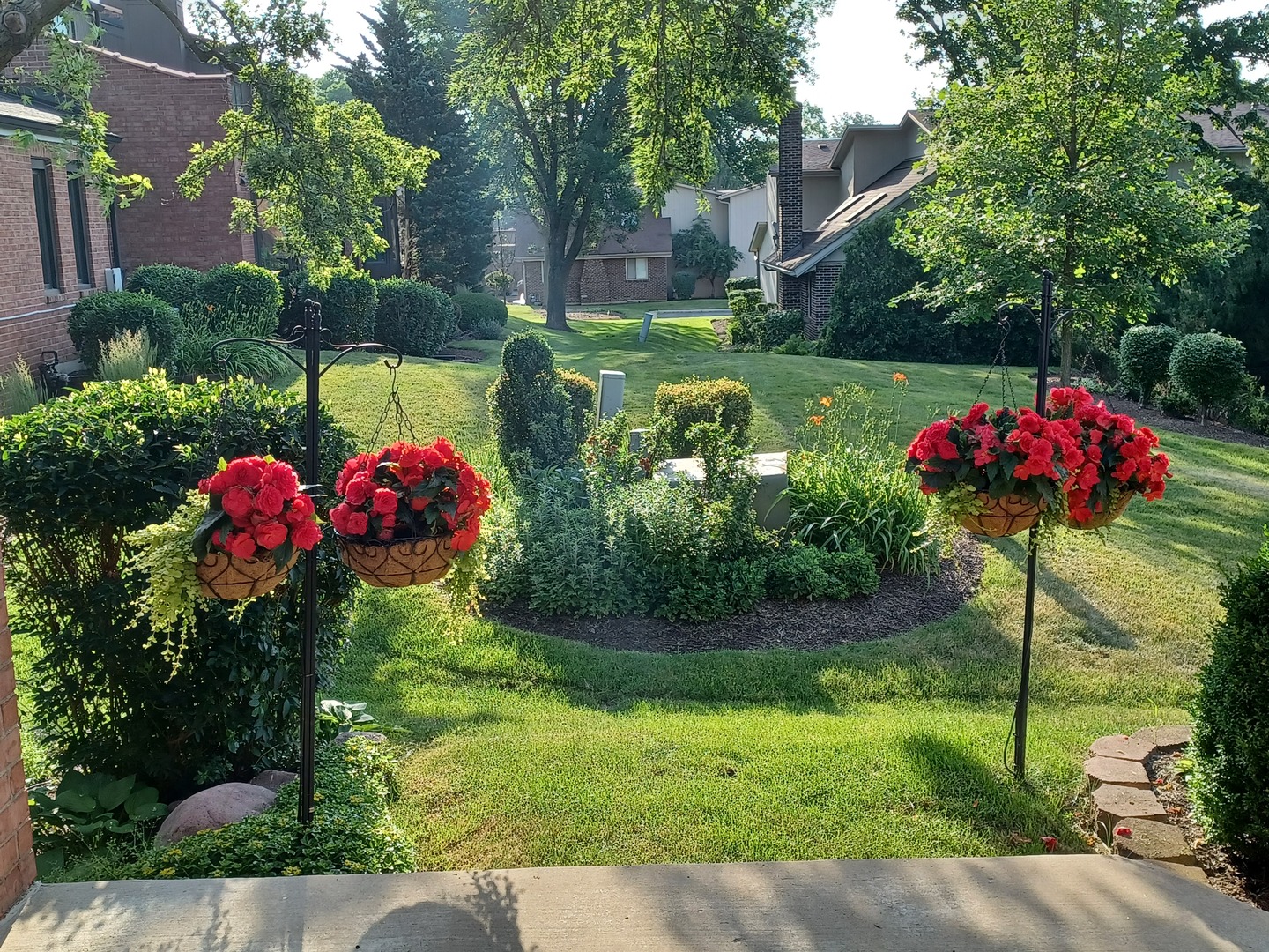 2-s719 Williamsburg Court Oak Brook, IL 60523 - Photo 48 of 48 a view of a flowers in front of a house
