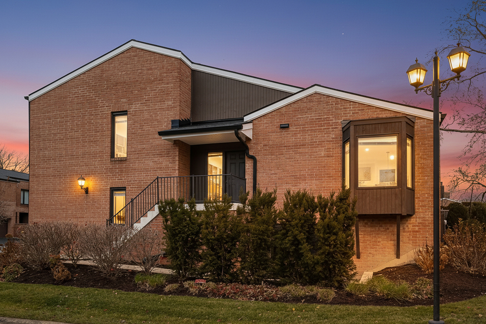 2-s719 Williamsburg Court Oak Brook, IL 60523 - Photo 5 of 48 a front view of a house with garden
