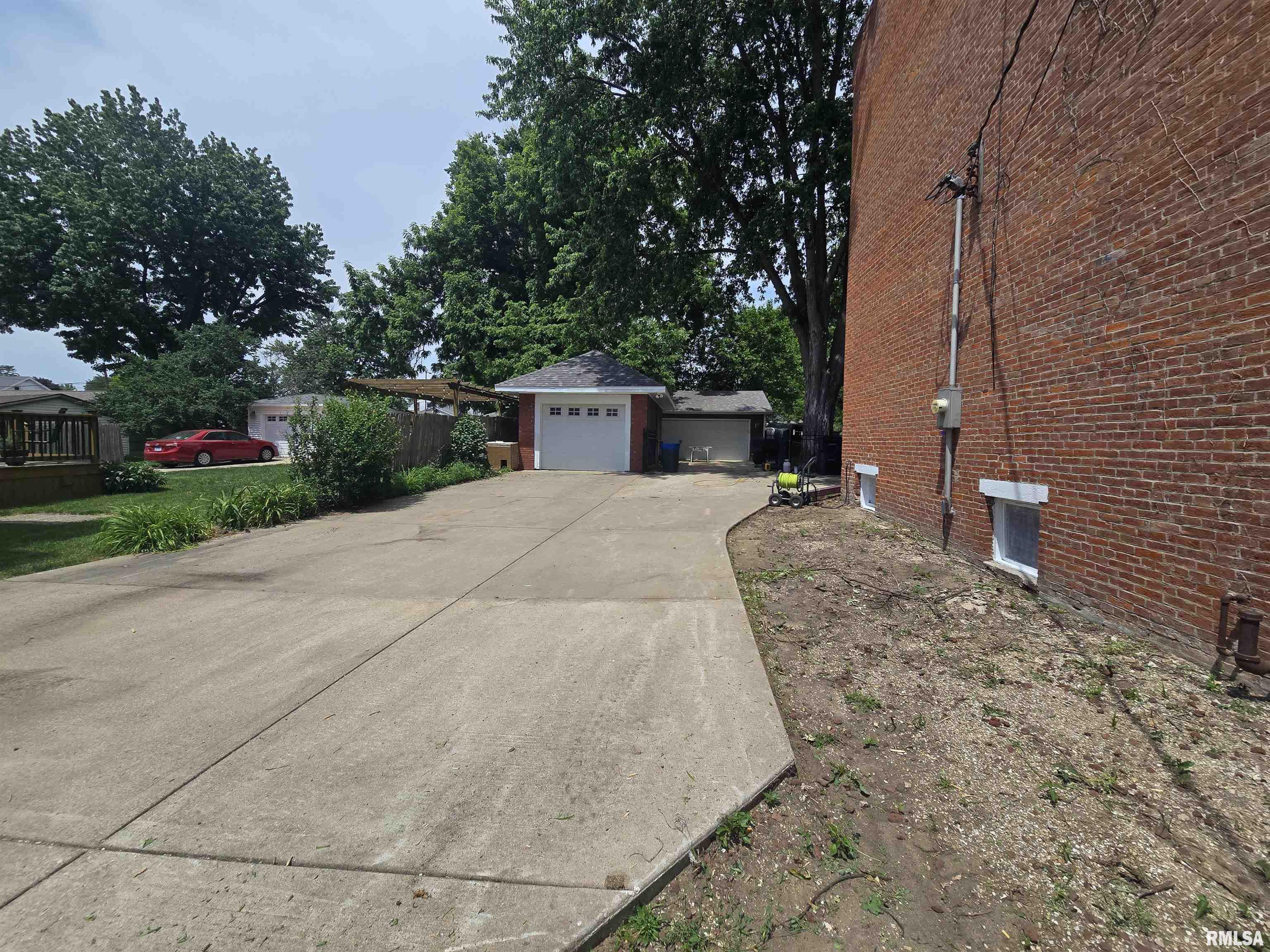 239 West Chestnut Street Canton, IL 61520 - Photo 79 of 83