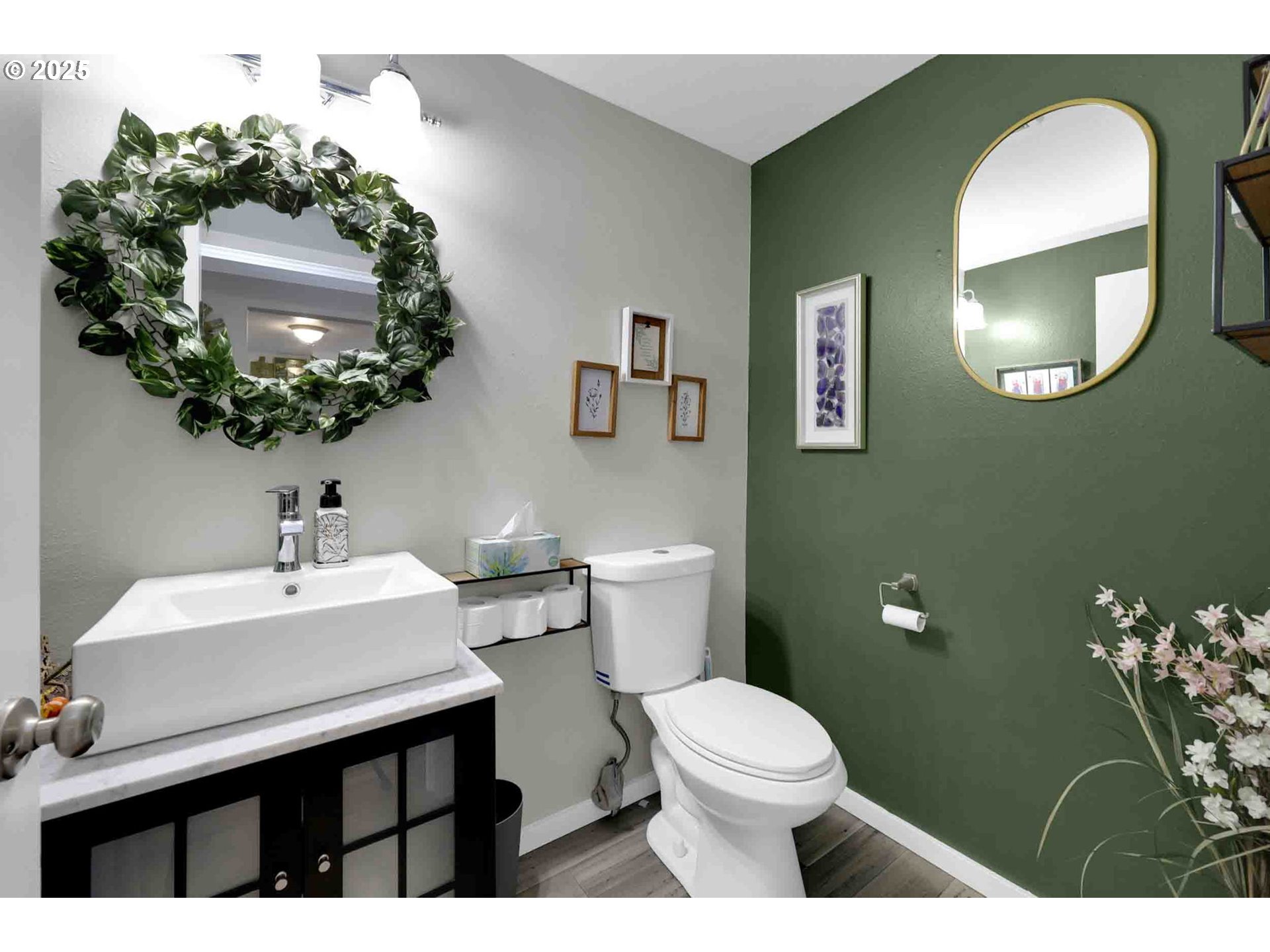 957 Prescott Lane Springfield, OR 97477 - Photo 19 of 35 Bathroom