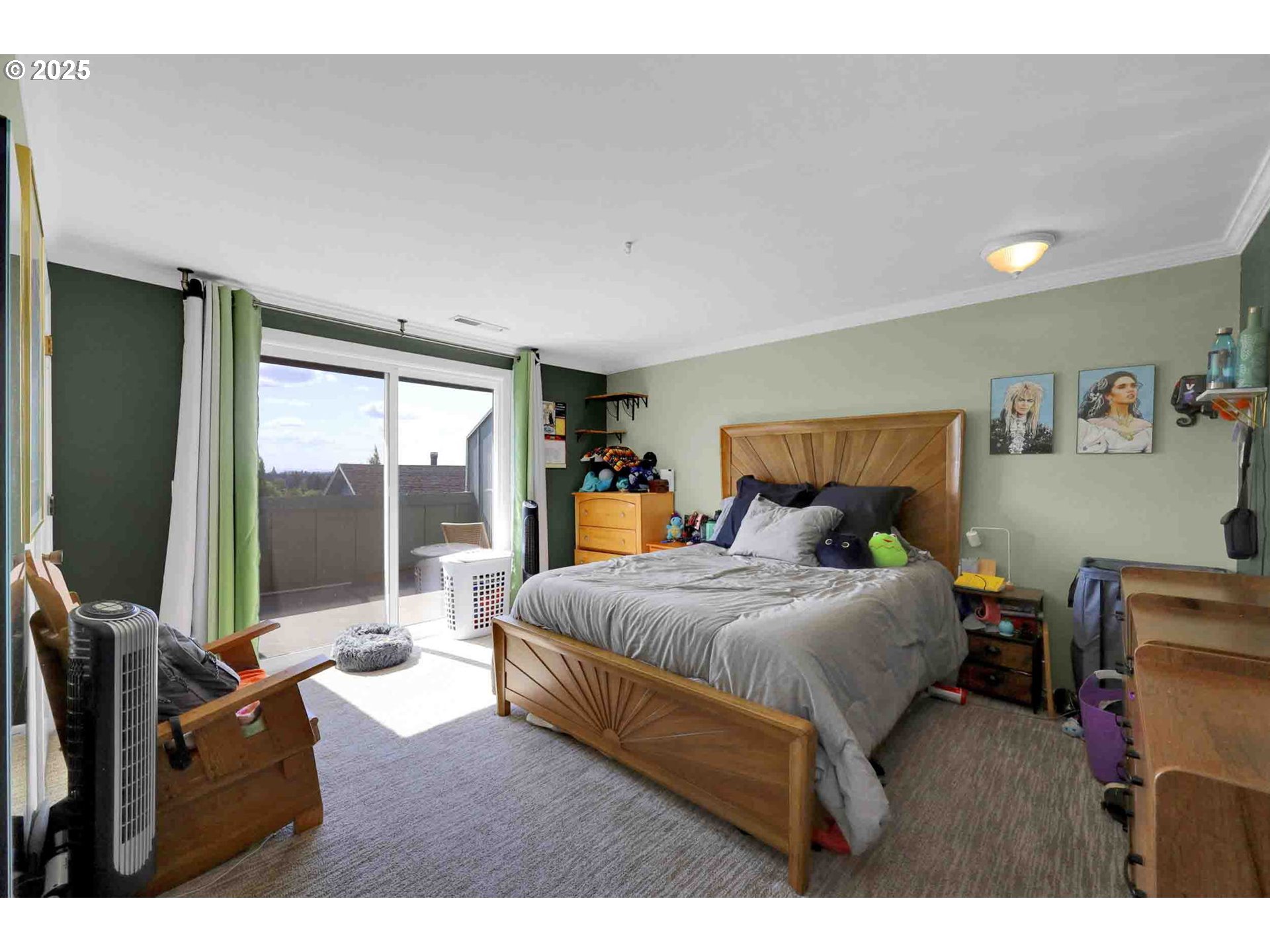 957 Prescott Lane Springfield, OR 97477 - Photo 22 of 35 Owner's Suite Bedroom