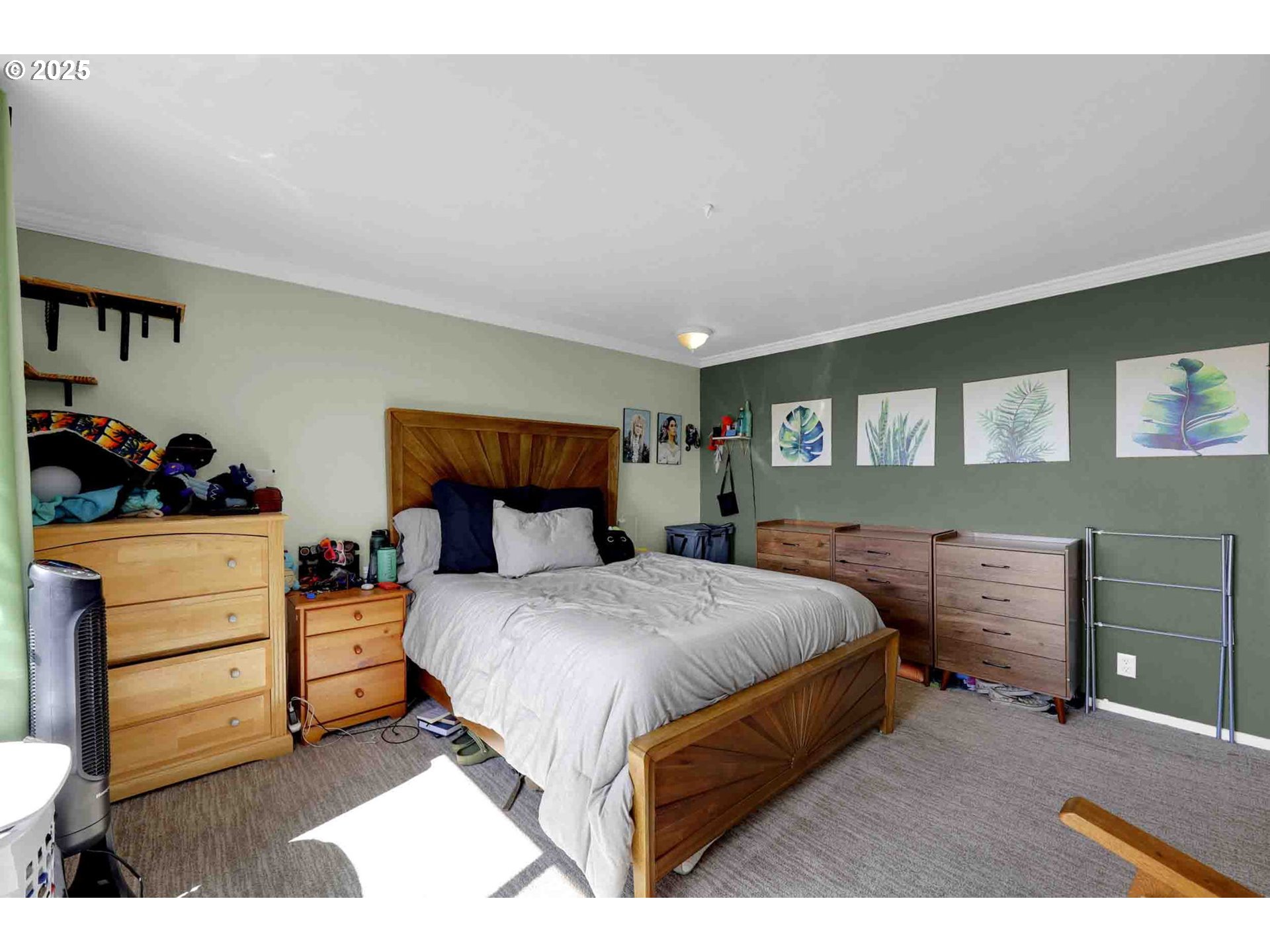 957 Prescott Lane Springfield, OR 97477 - Photo 23 of 35 Owner's Suite Bedroom