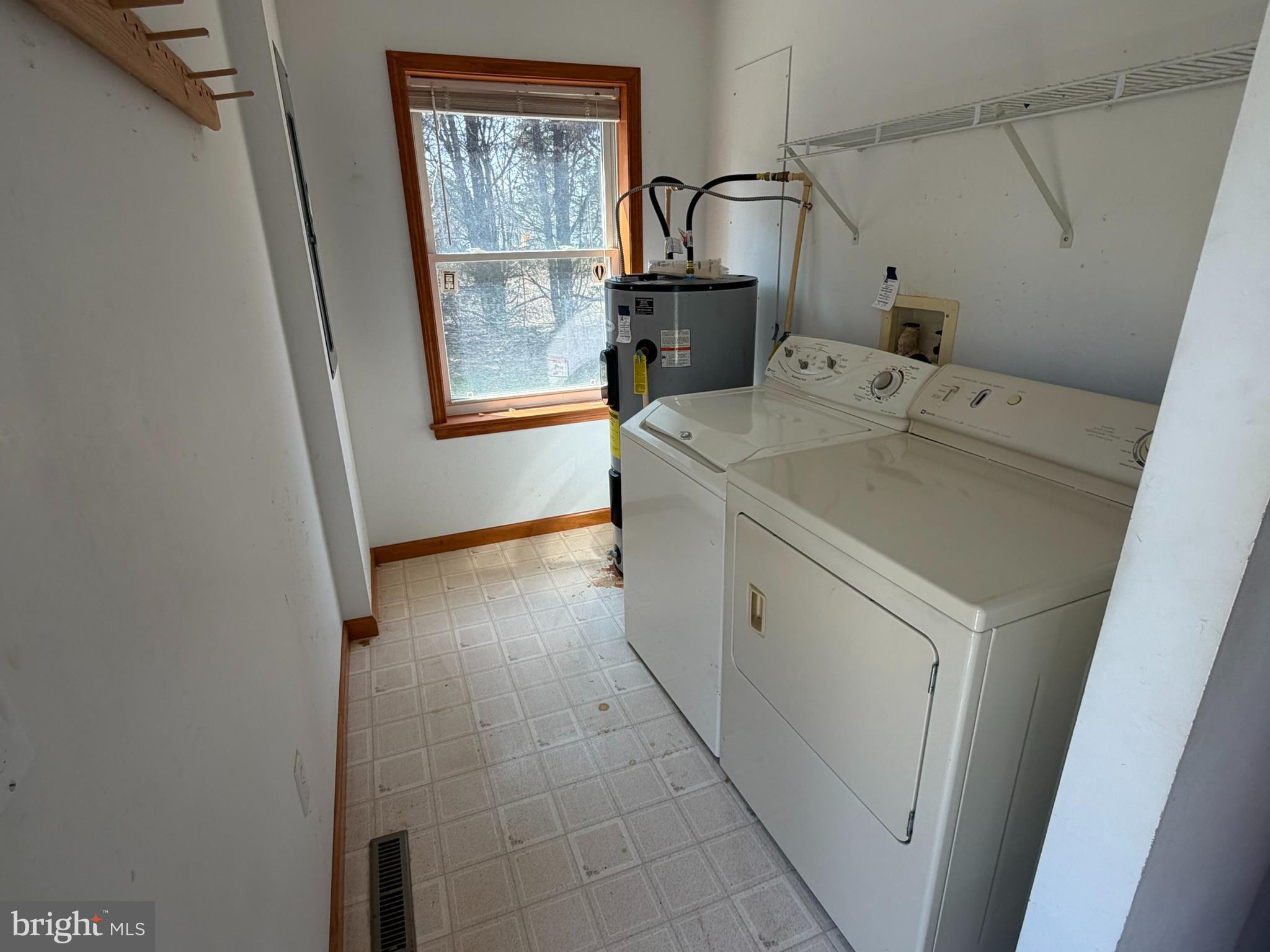 261 Andrews Lake Road Felton, DE 19943 - Photo 6 of 21 a utility room with dryer and washer