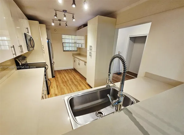 $3,200 | 3950 Estepona Avenue, Unit 6D6, Doral, FL 33178