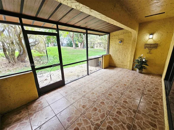 $3,200 | 3950 Estepona Avenue, Unit 6D6, Doral, FL 33178