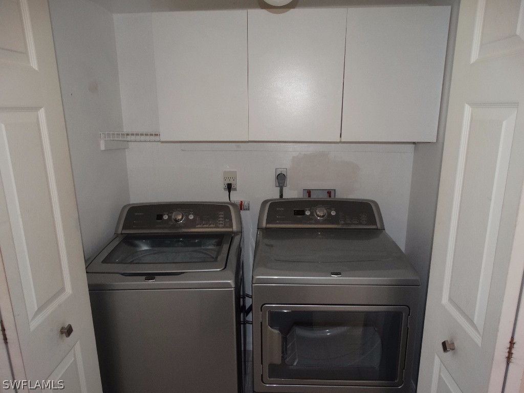 7227 Coolidge Road Fort Myers, FL 33967 - Photo 19 of 24 a stove top oven sitting inside of a kitchen