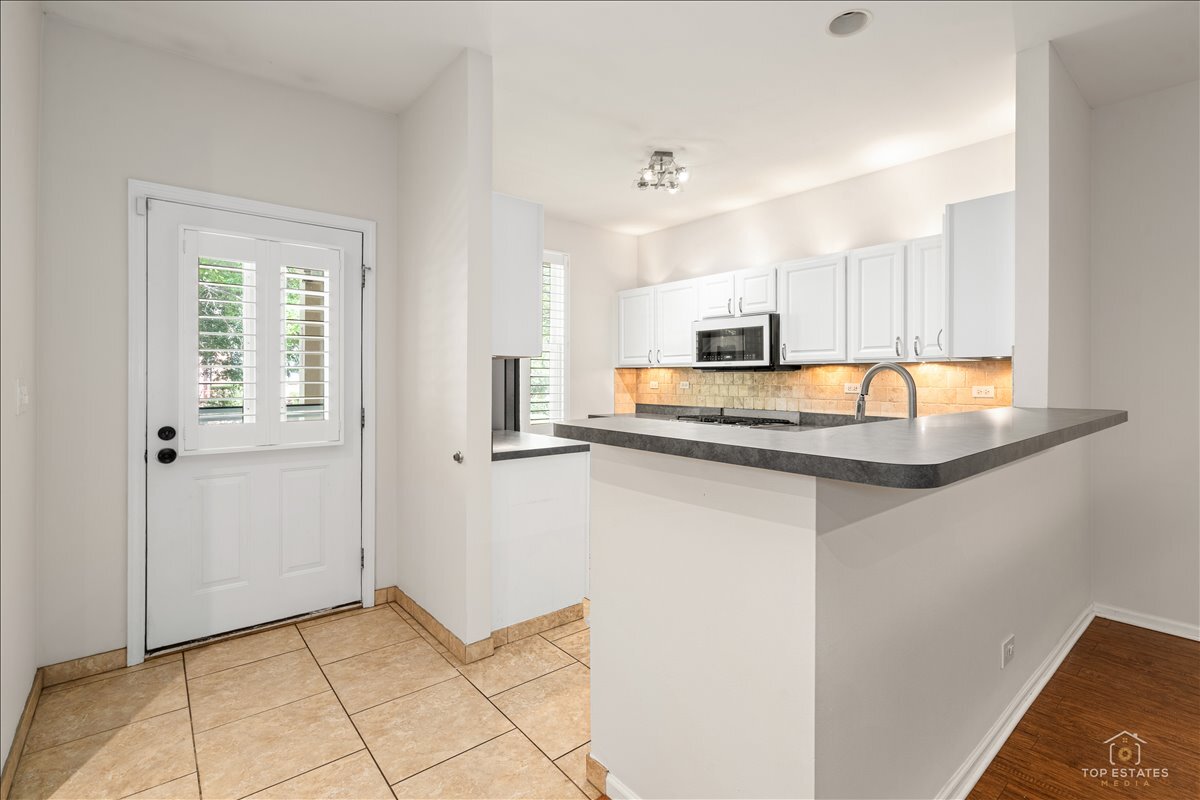642 West Moreland Avenue Addison, IL 60101 - Photo 11 of 33