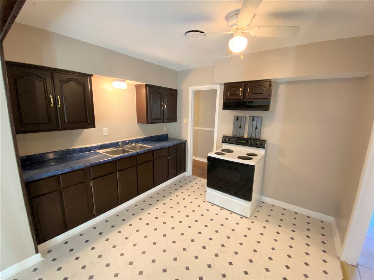 1711 South Perkins Road Memphis, TN 38117 - Photo 6 of 18