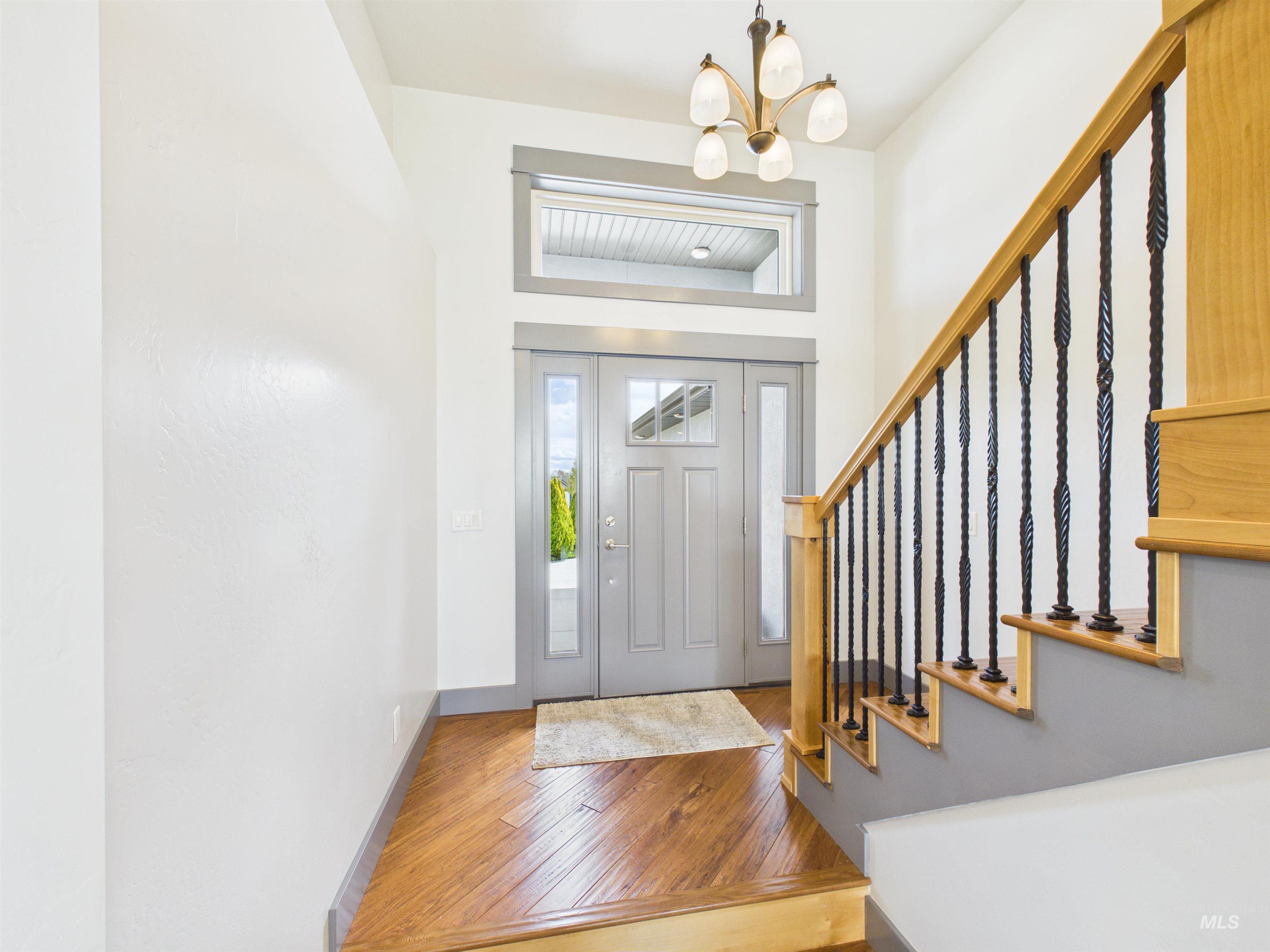 503 Heron Way Rupert, ID 83350 - Photo 6 of 49 Foyer entrance with hardwood / wood-style floors and hanging lights