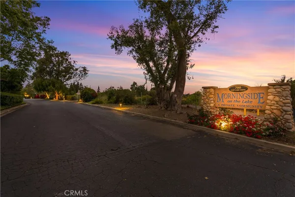 $615,000 | 700 East Lake Drive, Unit 27, Orange, CA 92866