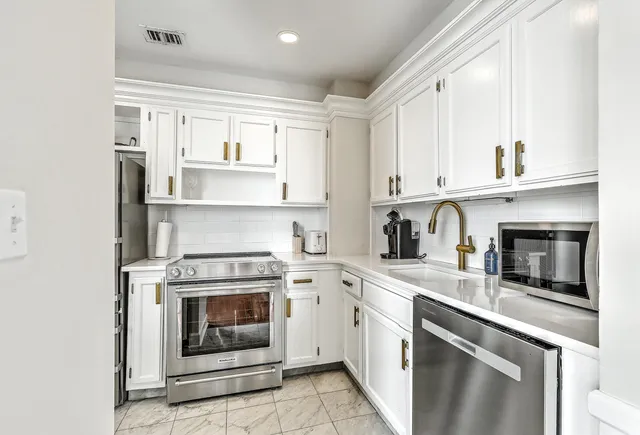 $4,000 | 1 King Street, Unit 601, Charleston, SC 29401