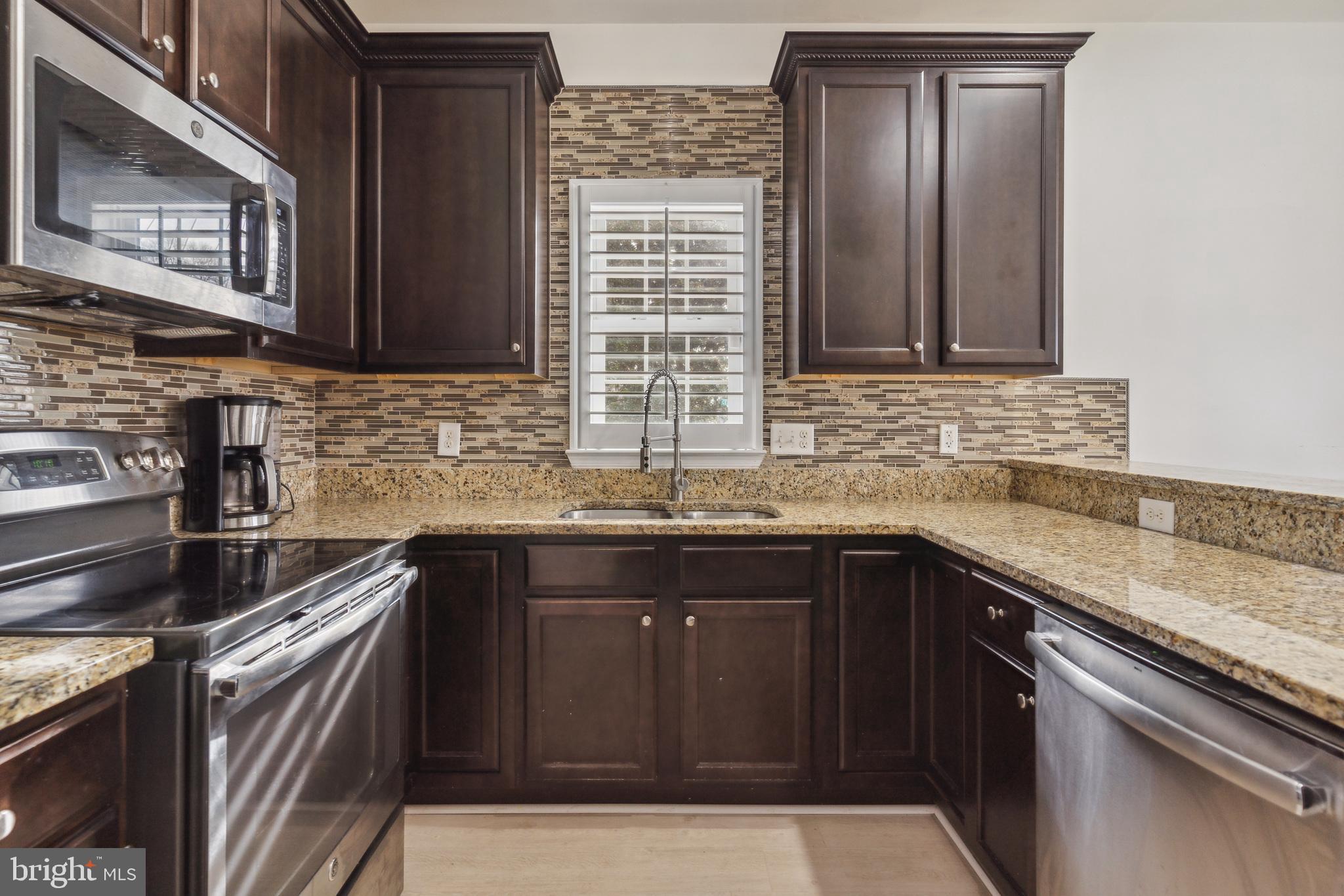 140 Ridgeway Street Fredericksburg, VA 22401 - Photo 12 of 33 Kitchen with Granite Counters and SS appliances
