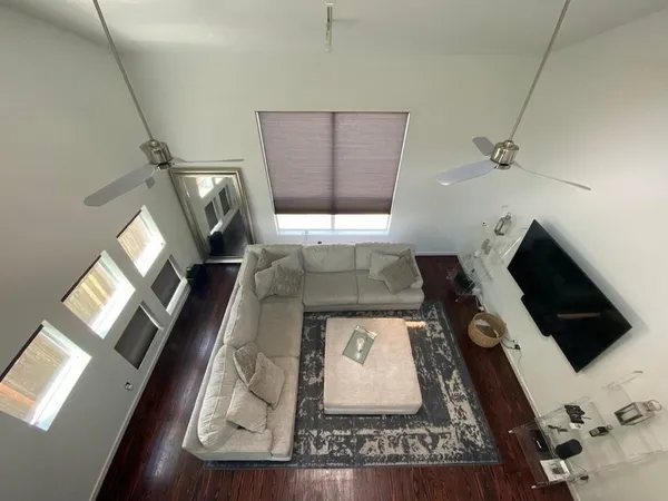 $2,800 | 3002 Commerce Street, Houston, TX 77003