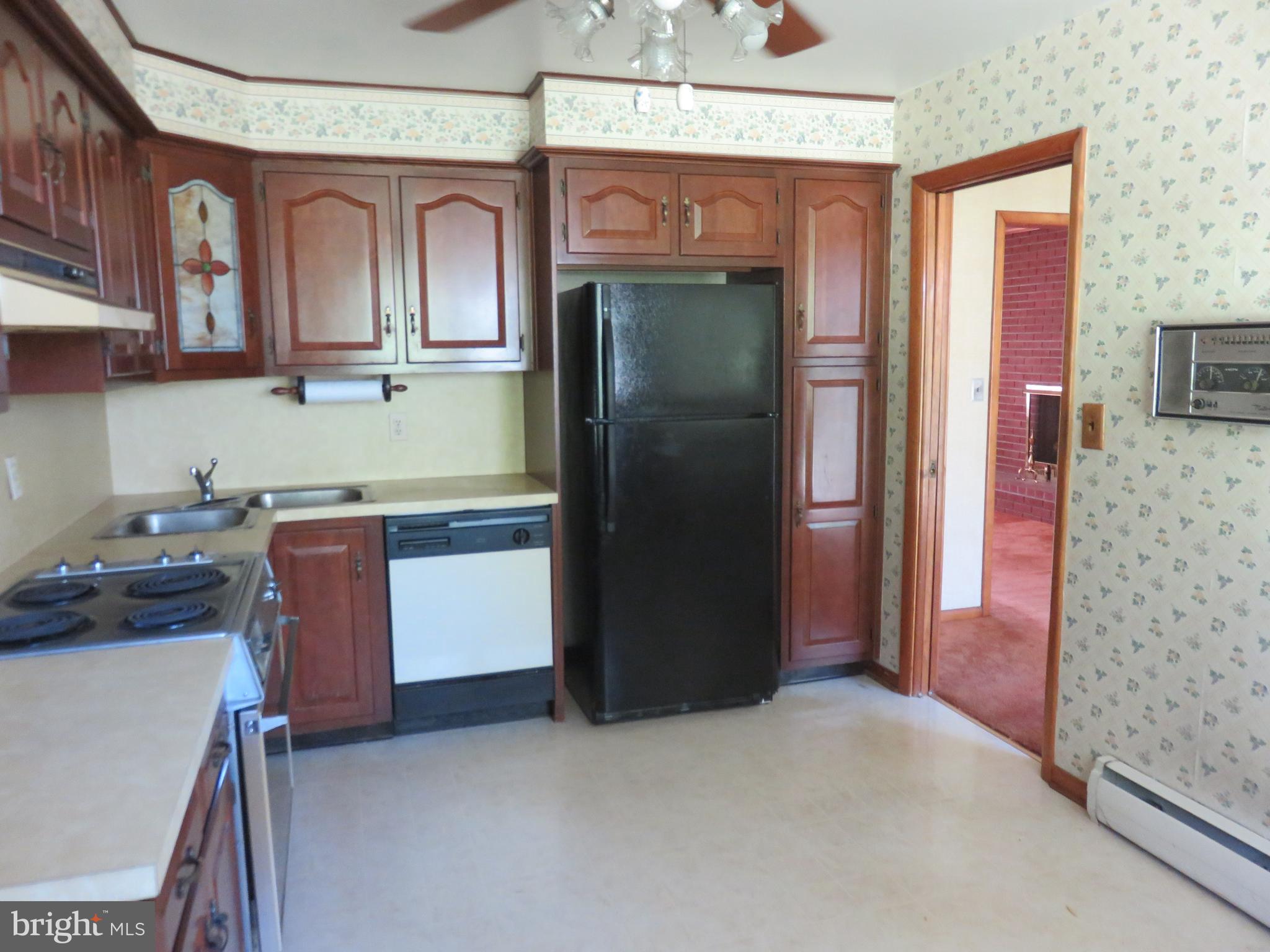 9819 Fox Hill Road Perry Hall, MD 21128 - Photo 9 of 21 TABLE SPACE IN KITCHEN