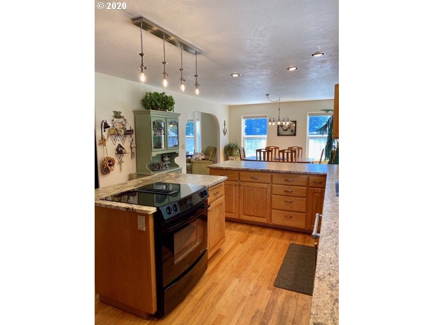 37749 Wallace Creek Road Springfield, OR 97478 - Photo 13 of 23