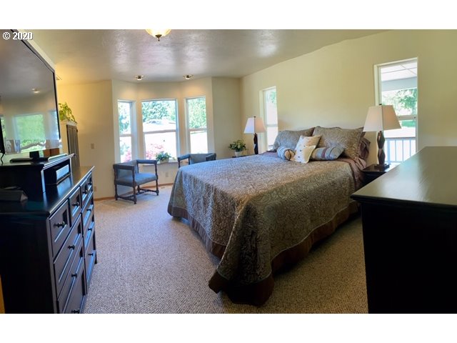37749 Wallace Creek Road Springfield, OR 97478 - Photo 14 of 23