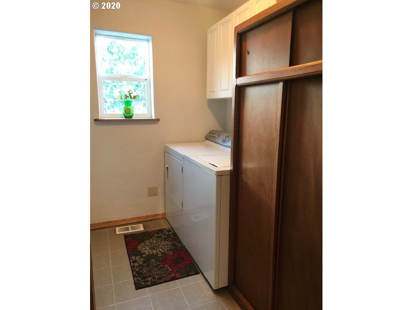37749 Wallace Creek Road Springfield, OR 97478 - Photo 20 of 23