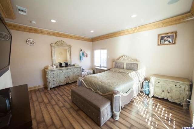 1844 West Kenneth Road Glendale, CA 91201 - Photo 22 of 42 Gallery Image 22