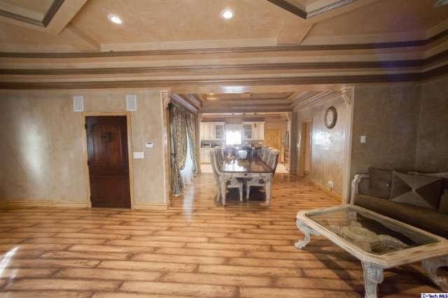 1844 West Kenneth Road Glendale, CA 91201 - Photo 6 of 42 Gallery Image 6