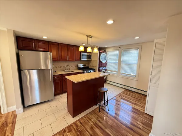 $3,000 | 610 Laurelton Boulevard, Unit 2, Long Beach, NY 11561