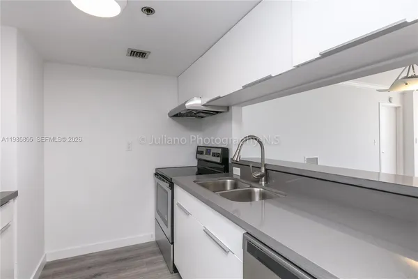 a close view of sink and tap