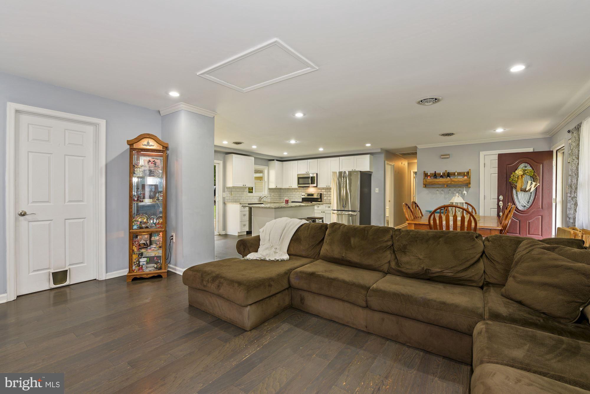 311 Rancocas Boulevard Mount Laurel, NJ 08054 - Photo 5 of 35 Living Room