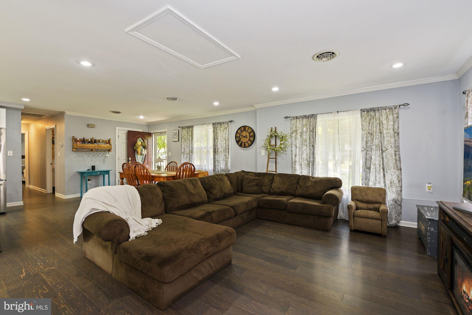 311 Rancocas Boulevard Mount Laurel, NJ 08054 - Photo 6 of 35 Living Room
