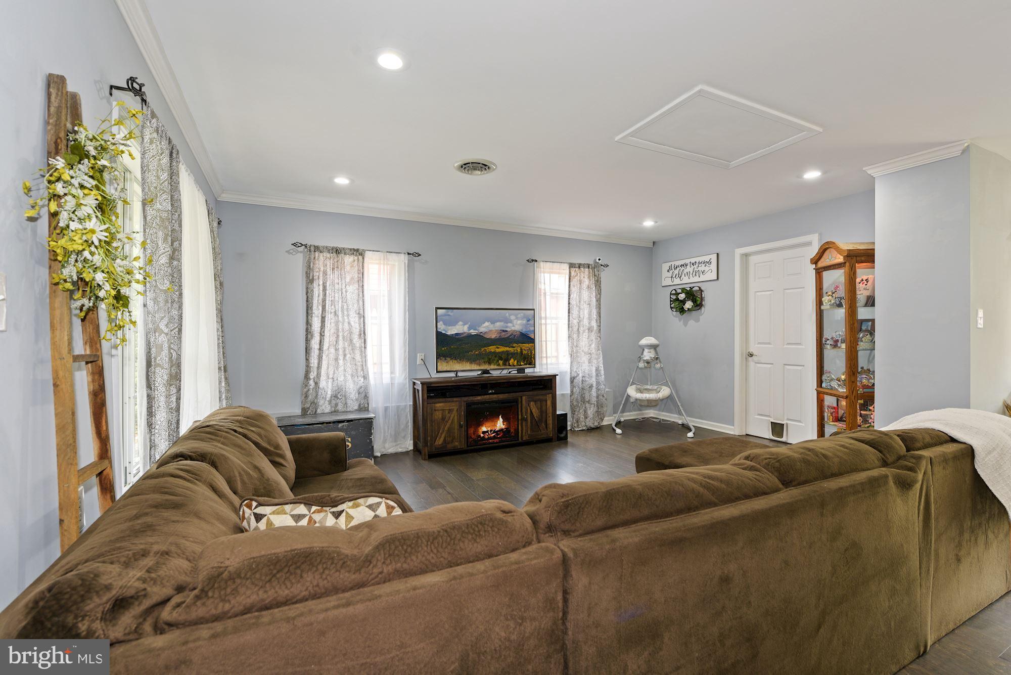 311 Rancocas Boulevard Mount Laurel, NJ 08054 - Photo 7 of 35 Living Room