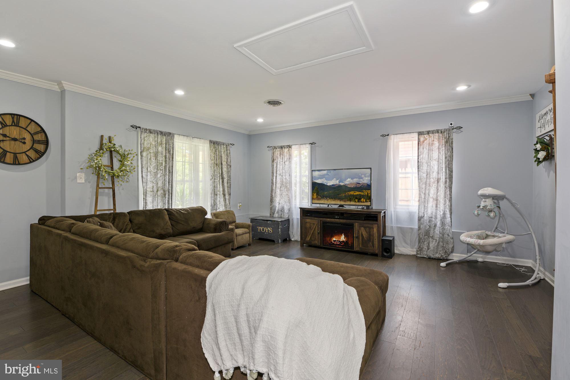 311 Rancocas Boulevard Mount Laurel, NJ 08054 - Photo 8 of 35 Living Room