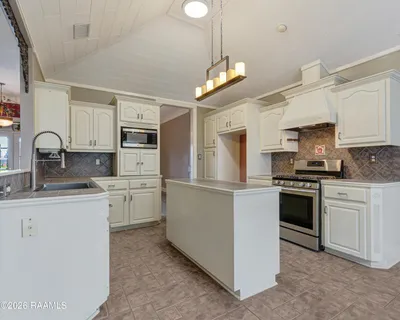 $379,999 | 408 Bon Mange Circle, Lafayette, LA 70506