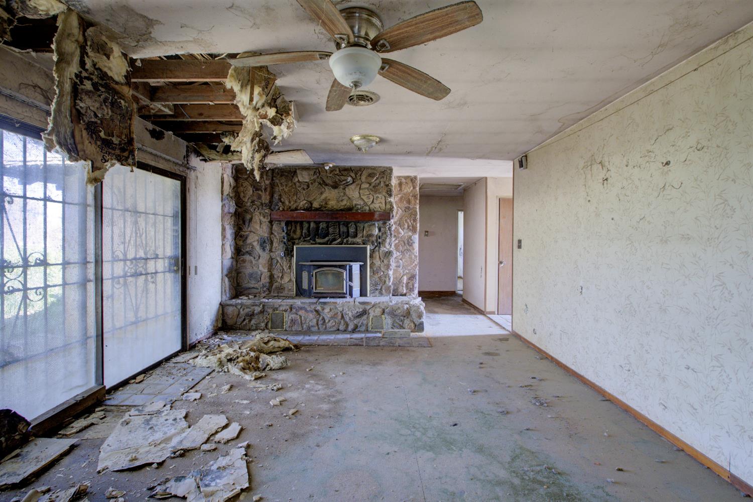 873 Loquat Avenue Patterson, CA 95363 - Photo 18 of 35 a view of a storage & utility room