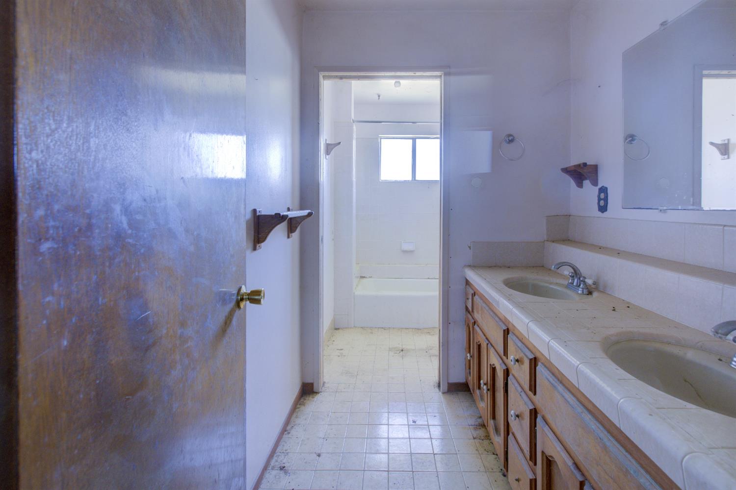 873 Loquat Avenue Patterson, CA 95363 - Photo 24 of 35 a bathroom with a sink a toilet and shower