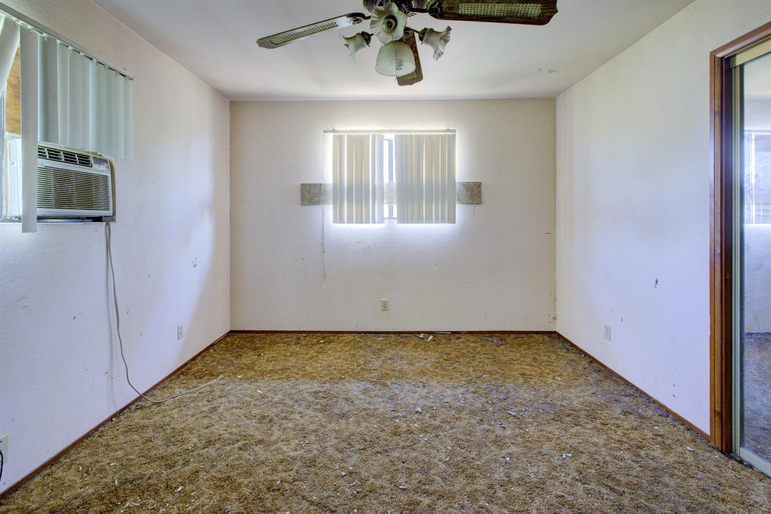 873 Loquat Avenue Patterson, CA 95363 - Photo 27 of 35 a view of a livingroom with a ceiling fan and window