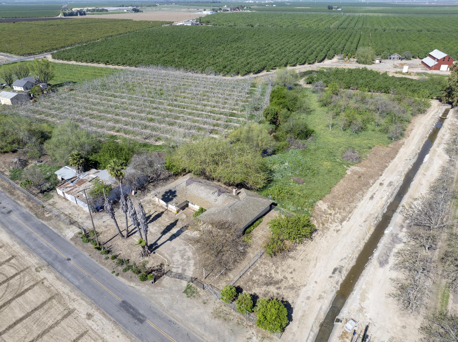 873 Loquat Avenue Patterson, CA 95363 - Photo 32 of 35 a view of a garden with a bench