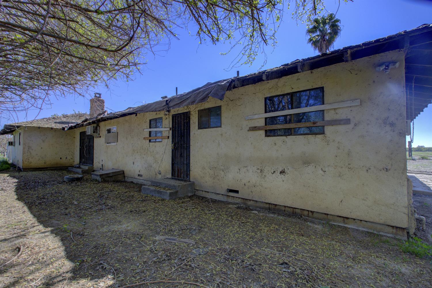 873 Loquat Avenue Patterson, CA 95363 - Photo 5 of 35 a view of a backyard