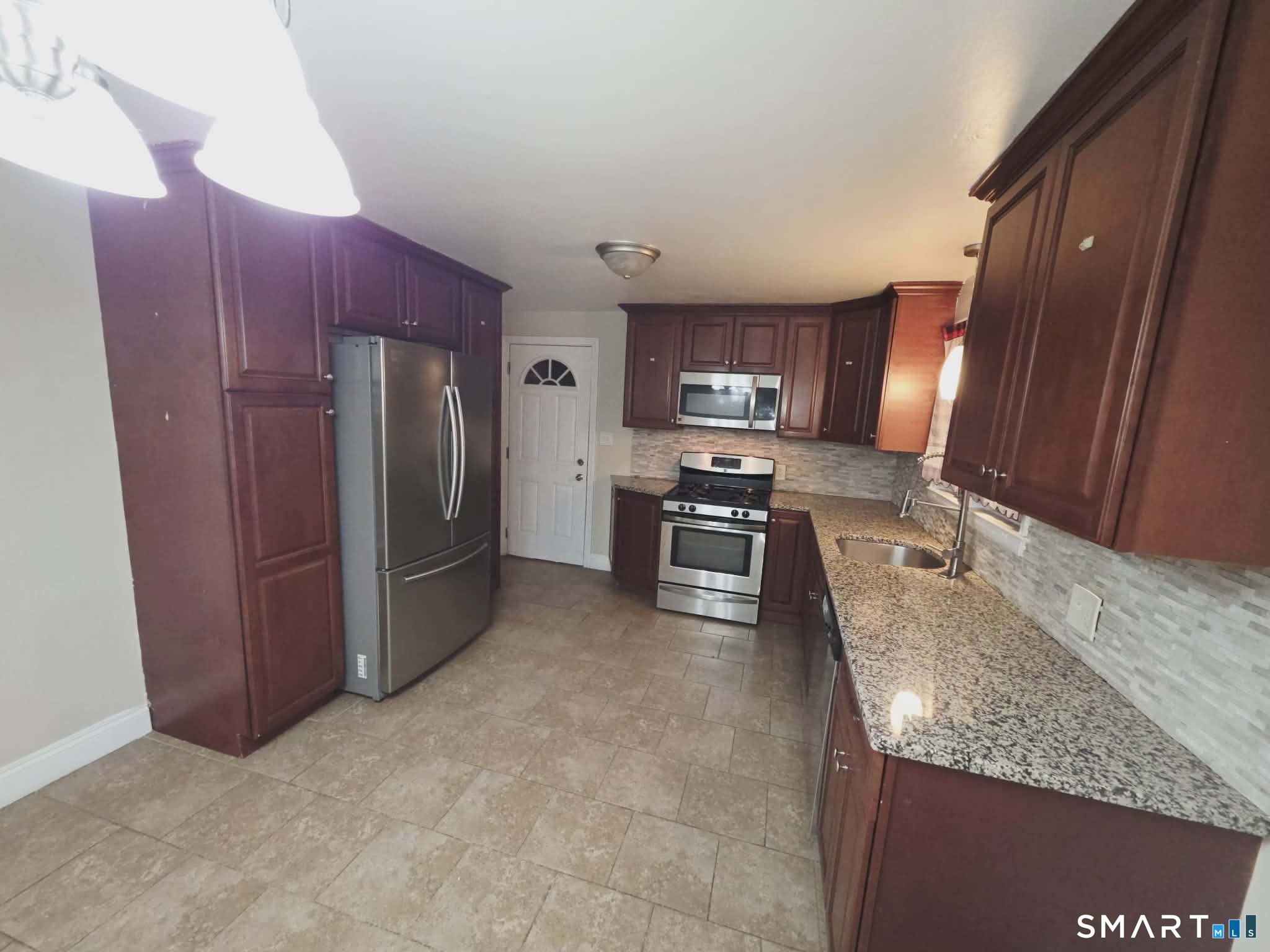 271 Gaylord Drive Waterbury, CT 06708 - Photo 6 of 24