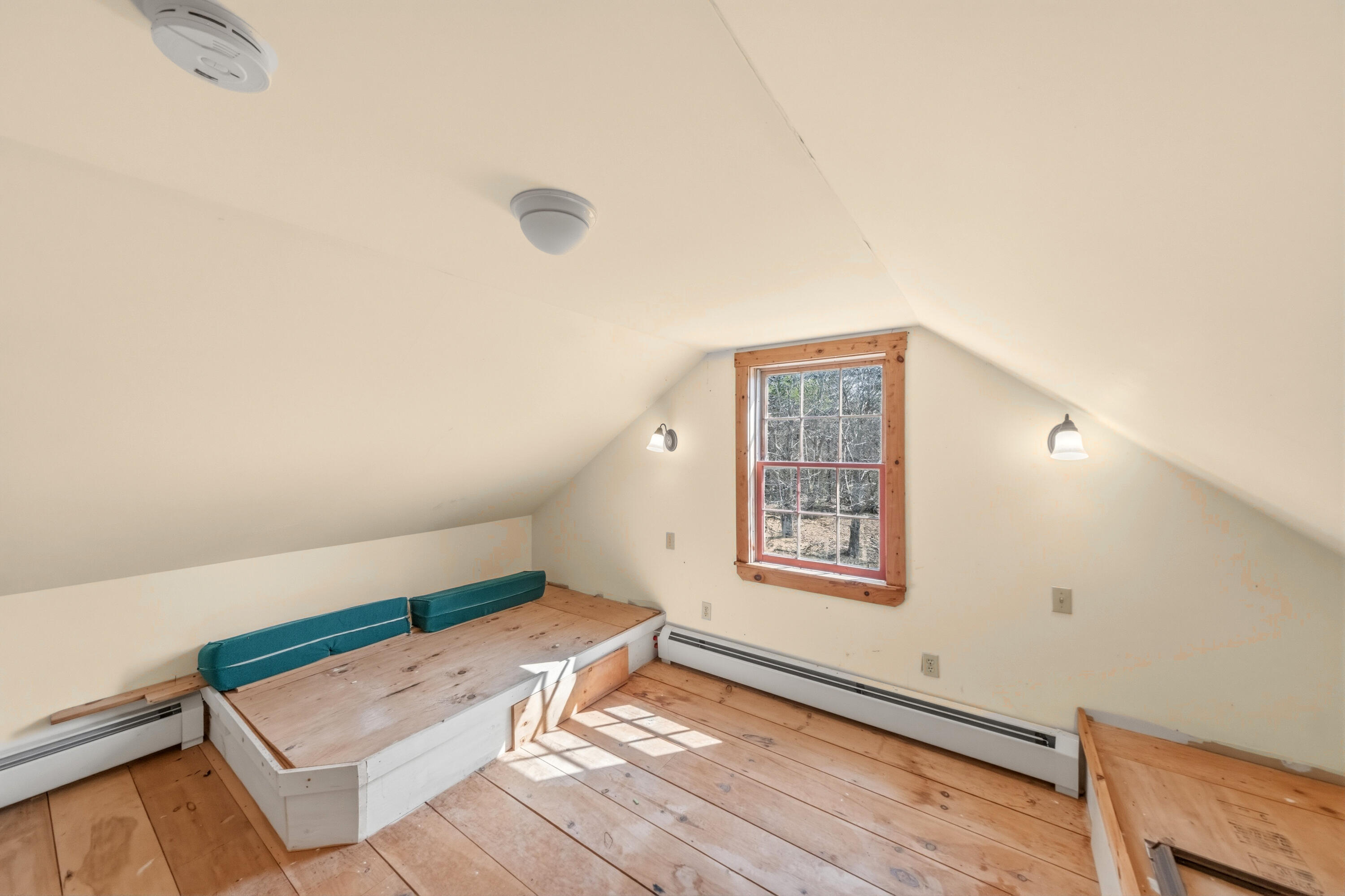 175 Quarry Road Waldoboro, ME 04572 - Photo 54 of 103 rear loft