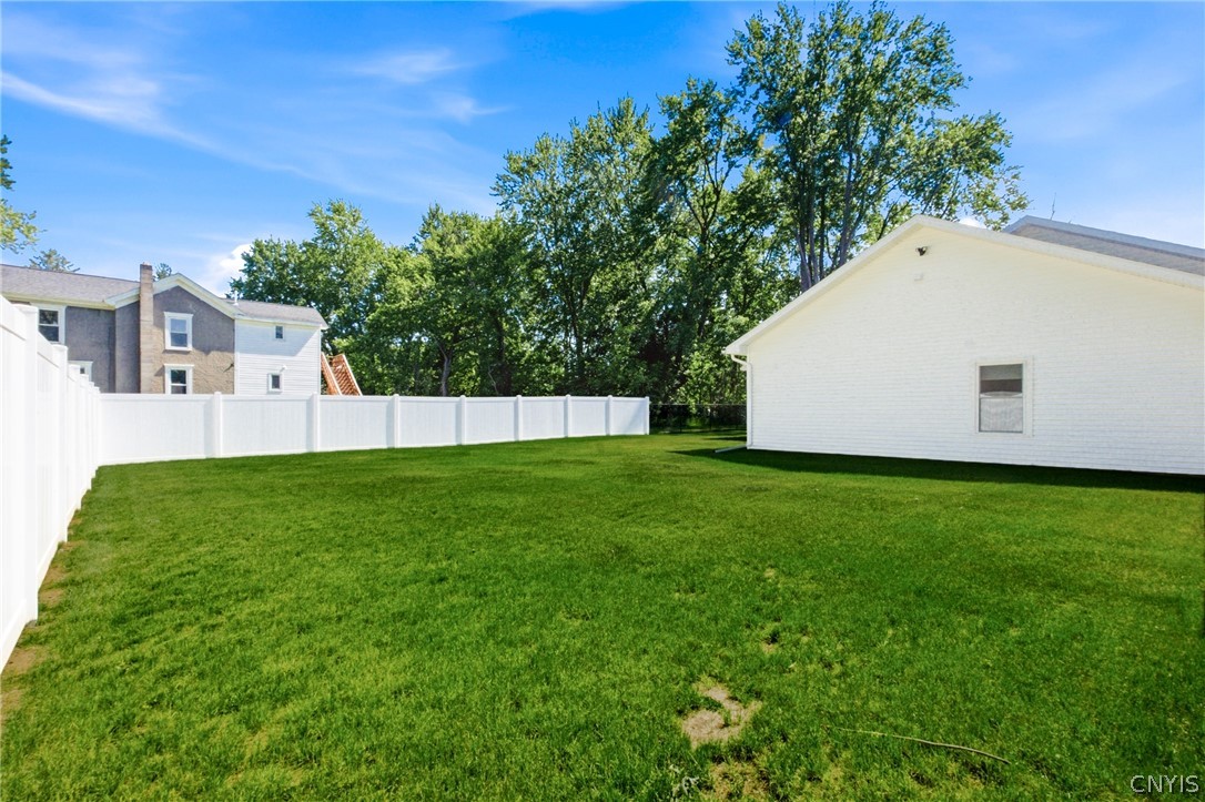 305 Grand Street Oneida, NY 13421 - Photo 8 of 34