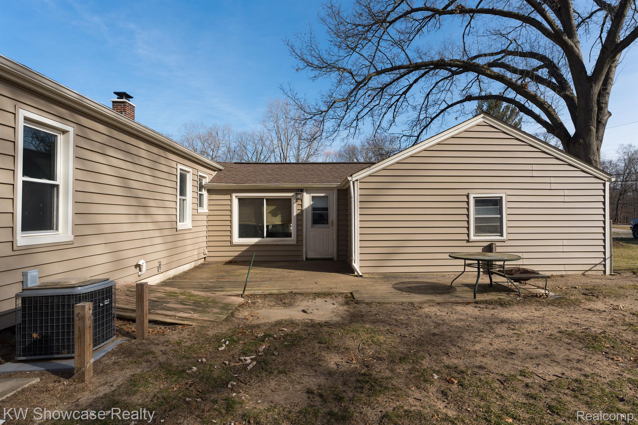 5693 Crescent Road Waterford, MI 48327 - Photo 32 of 56 Gallery Image 32