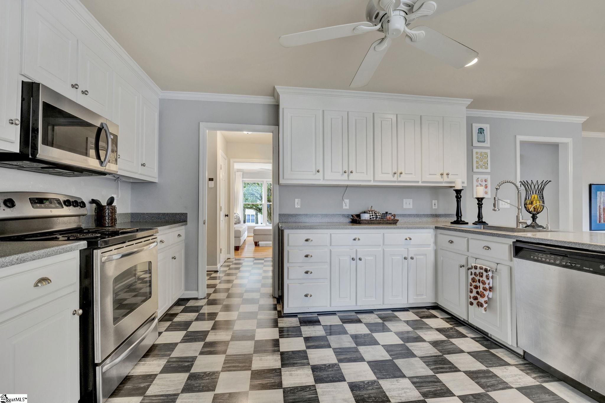 911 East Silverleaf Street Greer, SC 29650 - Photo 16 of 36 Gallery Image 16