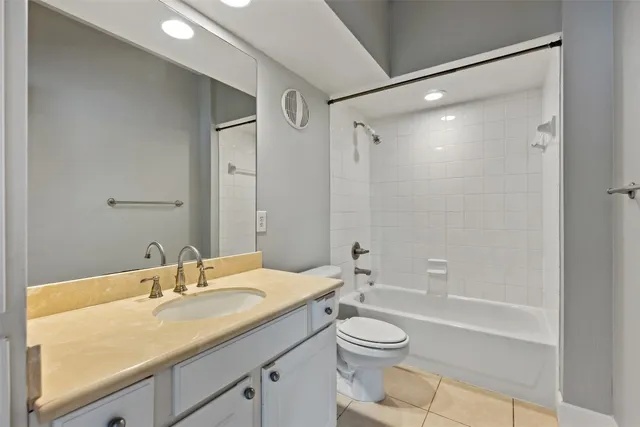 $1,975 | 7701 Rialto Boulevard, Unit 1433, Austin, TX 78735