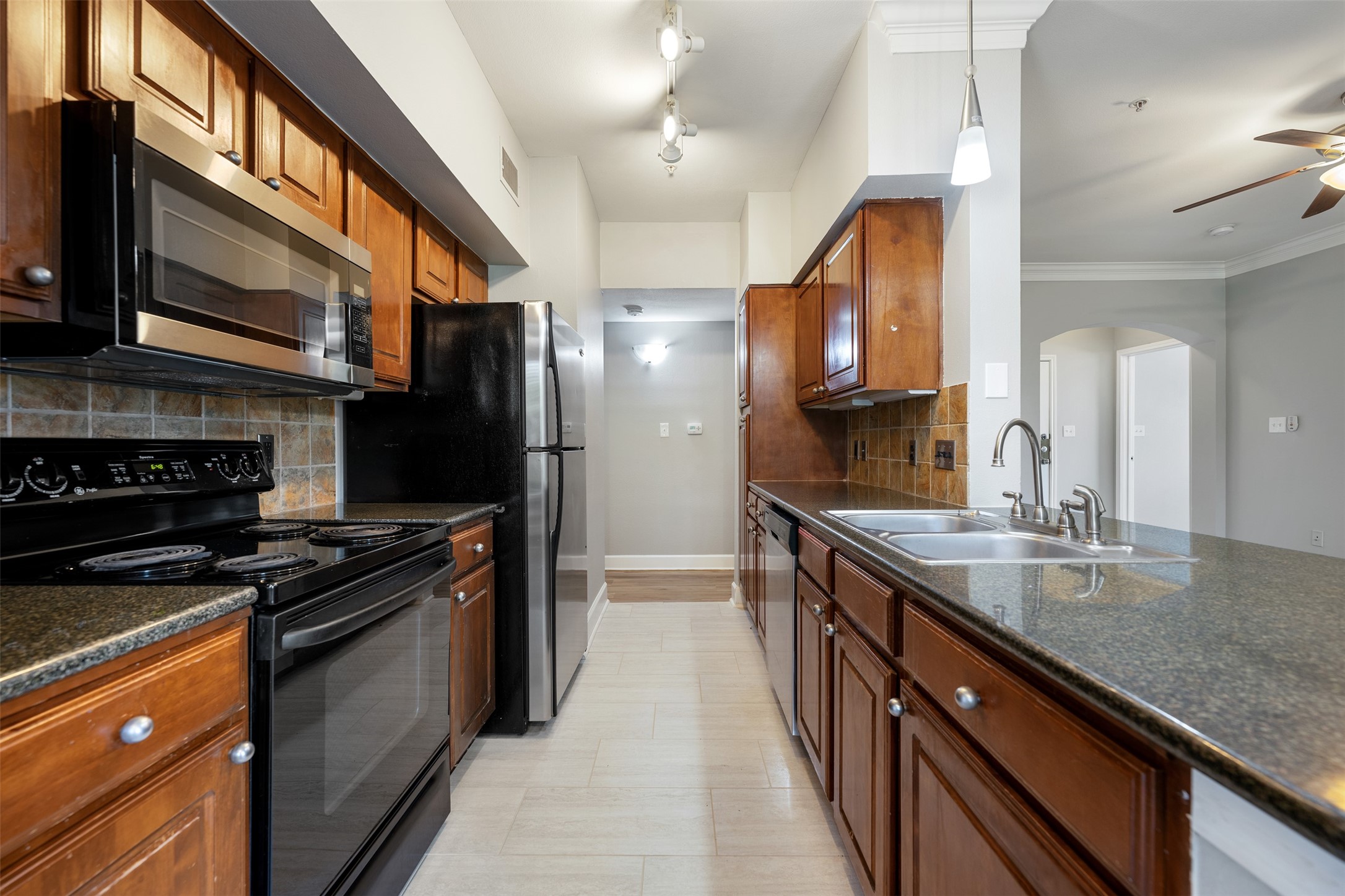 7701 Rialto Boulevard, Unit 1433 Austin, TX 78735 - Photo 9 of 31
