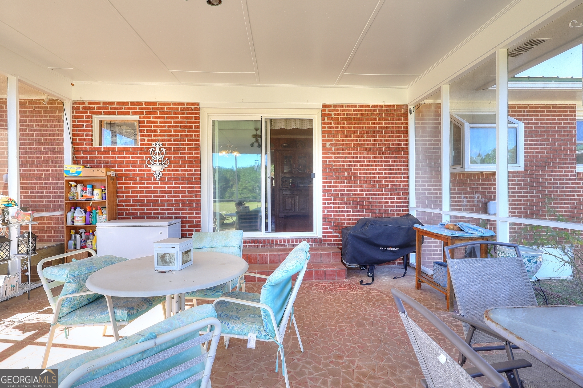 2850 Liberty Church Road White Plains, GA 30678 - Photo 24 of 33 a living room with furniture and a potted plant