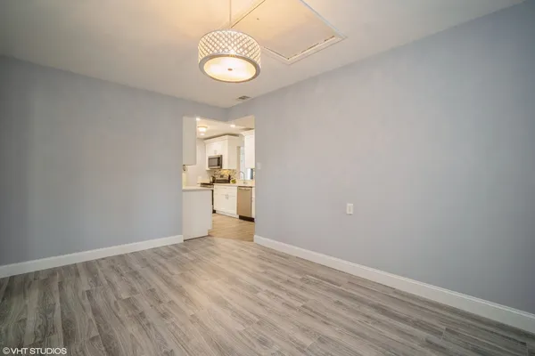 $3,500 | 685 Anthony Trail, Northbrook, IL 60062